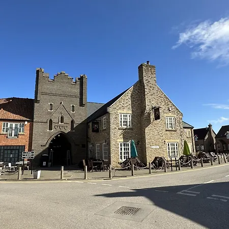 Beachside - Part Of The The Bay Village With Pool, Gym And Direct Access, Pub, Restaurant, Tennis And Meadows Walks 펜션