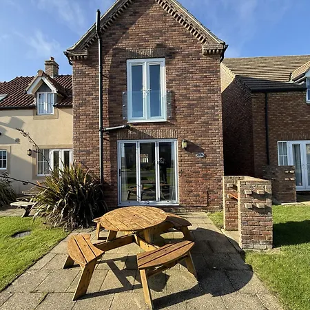 Beachside - Part Of The The Bay Village With Pool, Gym And Direct Access, Pub, Restaurant, Tennis And Meadows Walks