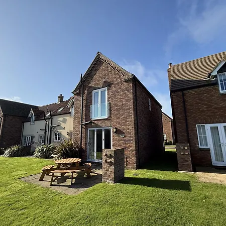 Dom wakacyjny Beachside - Part Of The The Bay Village With Pool, Gym And Direct Access, Pub, Restaurant, Tennis And Meadows Walks