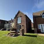 別荘 Beachside - Part Of The The Bay Village With Pool, Gym And Direct Access, Pub, Restaurant, Tennis And Meadows Walks