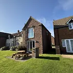 Beachside - Part Of The The Bay Village With Pool, Gym And Direct Access, Pub, Restaurant, Tennis And Meadows Walks 別荘 ファイリー