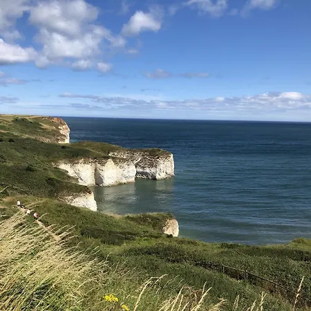 Beachside - Part Of The The Bay Village With Pool, Gym And Direct Access, Pub, Restaurant, Tennis And Meadows Walks * Filey