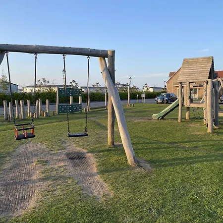 Beachside - Part Of The The Bay Village With Pool, Gym And Direct Access, Pub, Restaurant, Tennis And Meadows Walks Holiday home *