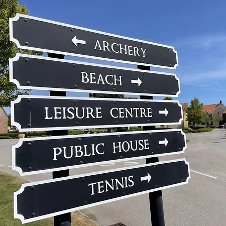Beachside - Part Of The The Bay Village With Pool, Gym And Direct Access, Pub, Restaurant, Tennis And Meadows Walks * Filey