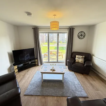 Beachside - Part Of The The Bay Village With Pool, Gym And Direct Access, Pub, Restaurant, Tennis And Meadows Walks Holiday home