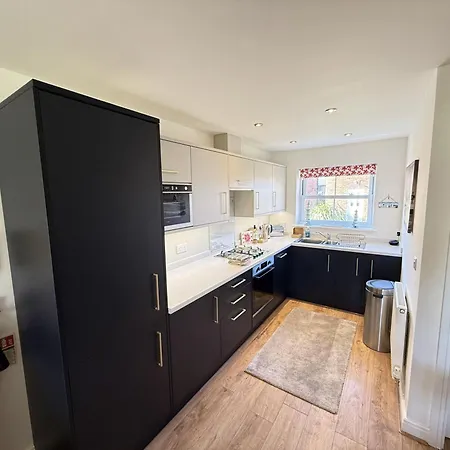 Beachside - Part Of The The Bay Village With Pool, Gym And Direct Access, Pub, Restaurant, Tennis And Meadows Walks Holiday home *