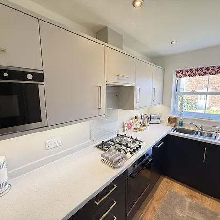 Beachside - Part Of The The Bay Village With Pool, Gym And Direct Access, Pub, Restaurant, Tennis And Meadows Walks Holiday home