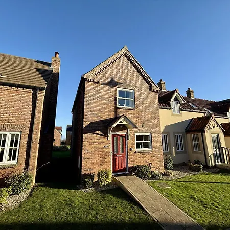 Beachside - Part Of The The Bay Village With Pool, Gym And Direct Access, Pub, Restaurant, Tennis And Meadows Walks Holiday home *