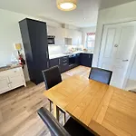 Beachside - Part Of The The Bay Village With Pool, Gym And Direct Access, Pub, Restaurant, Tennis And Meadows Walks Filey